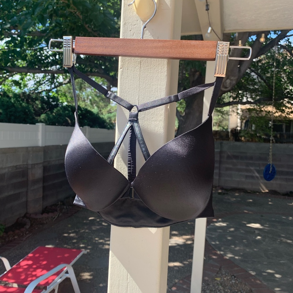 Victoria’s Secret black bra size 32D